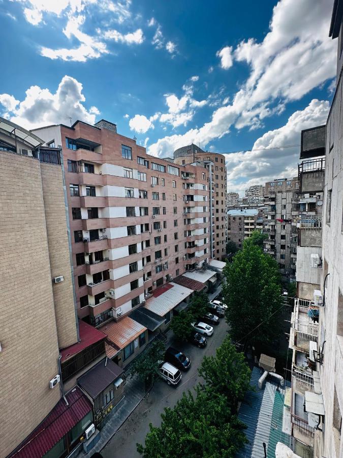 Апартаменты Люкс на улице Пушкина Ереван Экстерьер фото